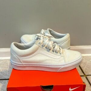 New Men’s Vans: size 8